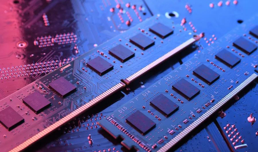 從DDR4退場(chǎng)到DDR5/HBM接力：存儲(chǔ)芯片產(chǎn)業(yè)正經(jīng)歷怎樣的一場(chǎng)洗牌？